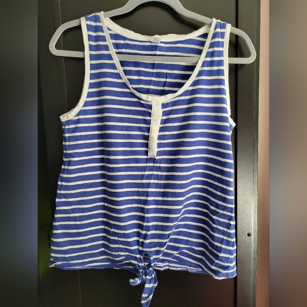 Tie-front, button detail, striped tank, great condition
